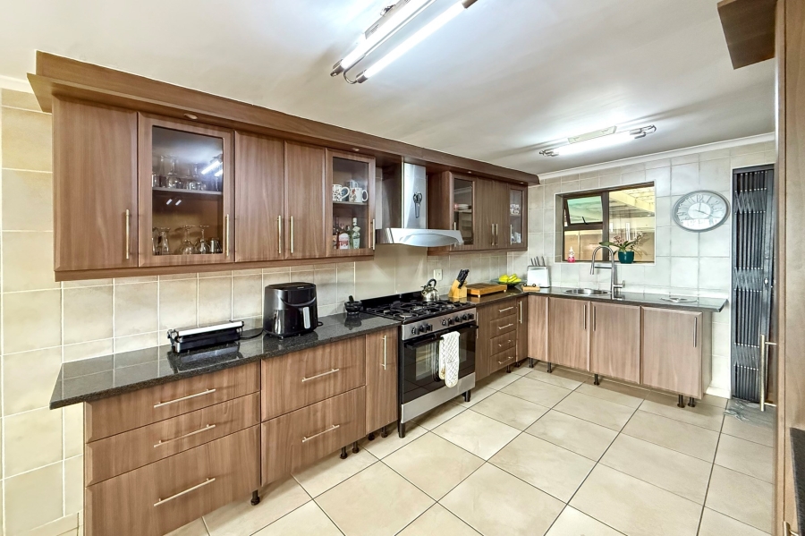 4 Bedroom Property for Sale in Bothasig Western Cape